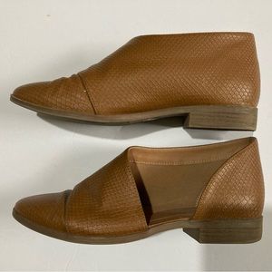 Qupid Brown/Tan Ankle Boots/Bootie’s, Size 8. Hardly worn.